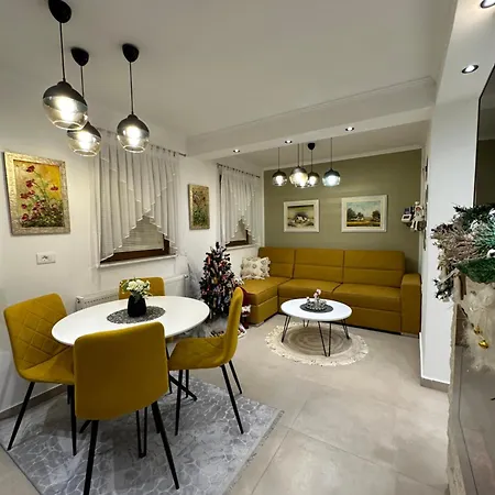 Lana Apartment *